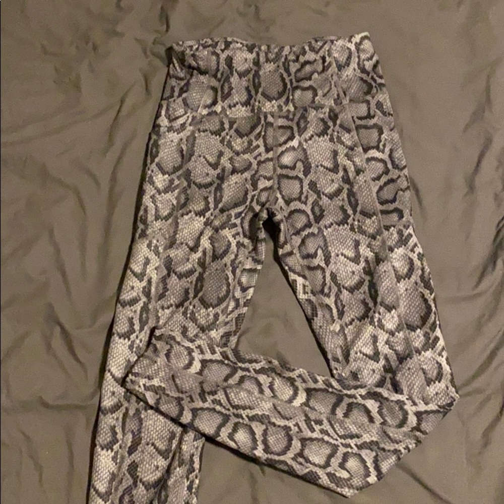 Snake print leggings